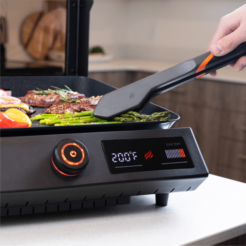 Blackstone E-Series 17" Electric Tabletop Griddle with Hood, Black - Image 4