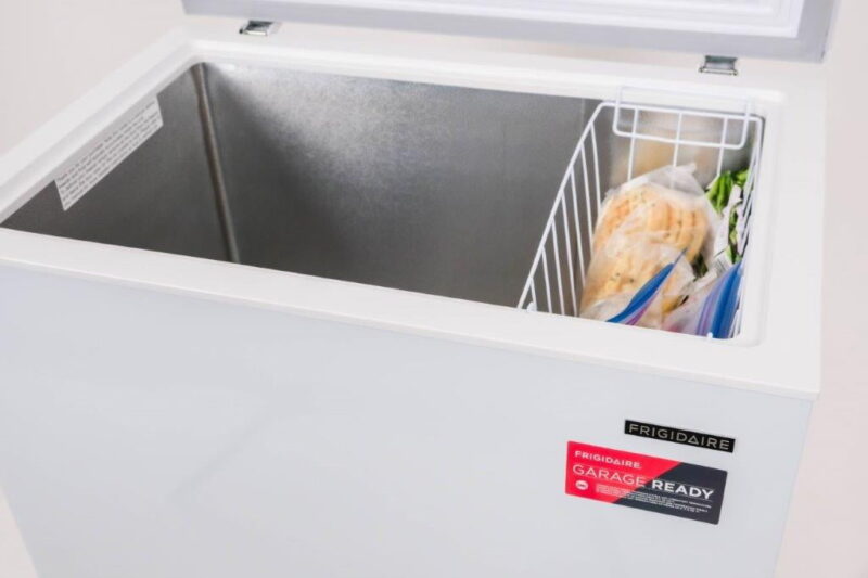 Frigidaire 7.0 Cu. ft. Chest Freezer, EFRF7003, White - Image 5