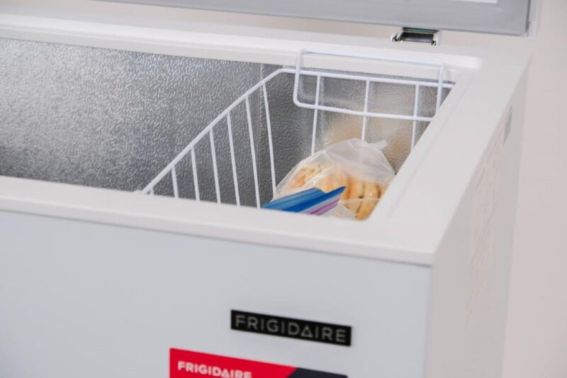 Frigidaire 7.0 Cu. ft. Chest Freezer, EFRF7003, White - Image 6