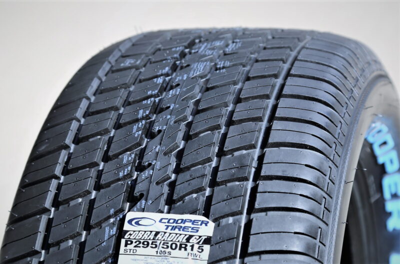 Cooper Cobra Radial G/T All Season P295/50R15 105S Passenger Tire - Image 3