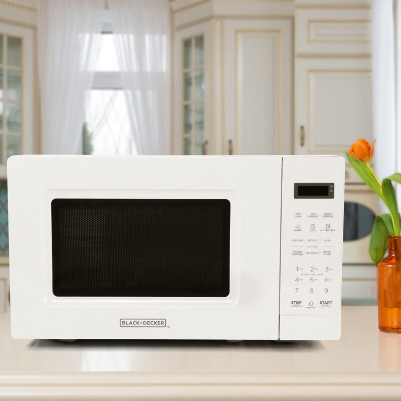 BLACK+DECKER 0.7 cu ft Countertop Microwave Oven in White - Image 2