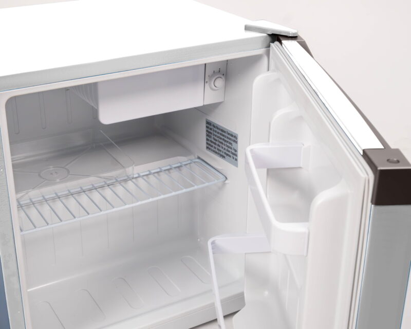 Frigidiare 1.6 Cu Ft Refrigrator Cotton - Image 2