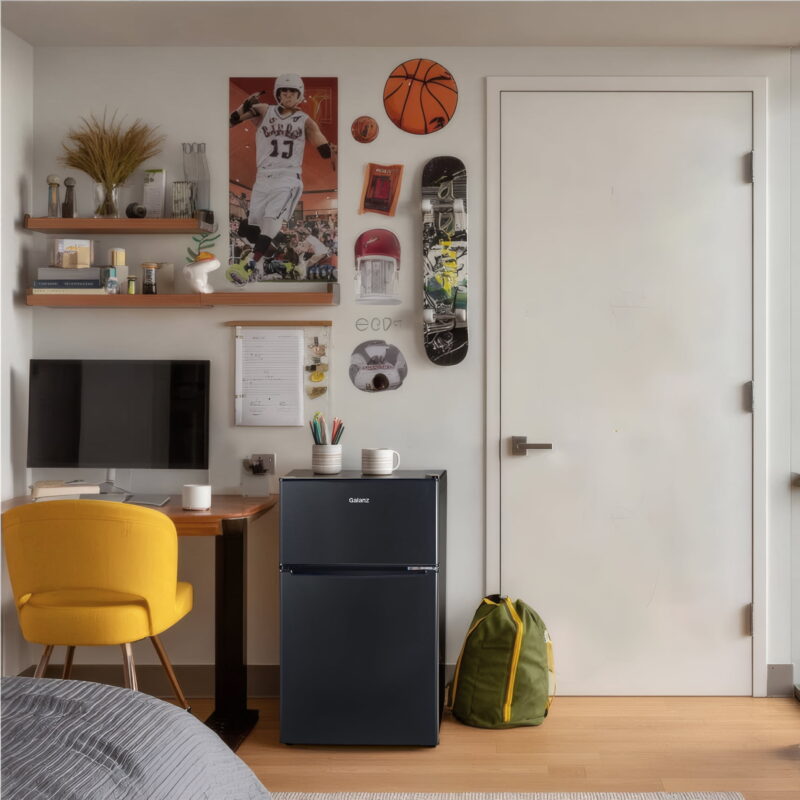 Galanz 3.1 Cu ft Two Door Mini Fridge, Black, New - Image 6