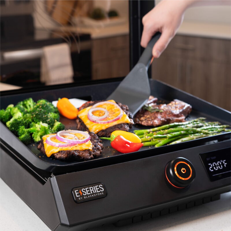 Blackstone E-Series 17" Electric Tabletop Griddle with Hood, Black - Image 6