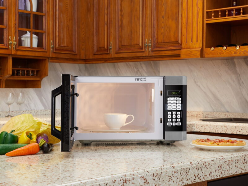 Hamilton Beach 1.6 Cu. ft. Digital Microwave Oven, Stainless Steel - Image 3